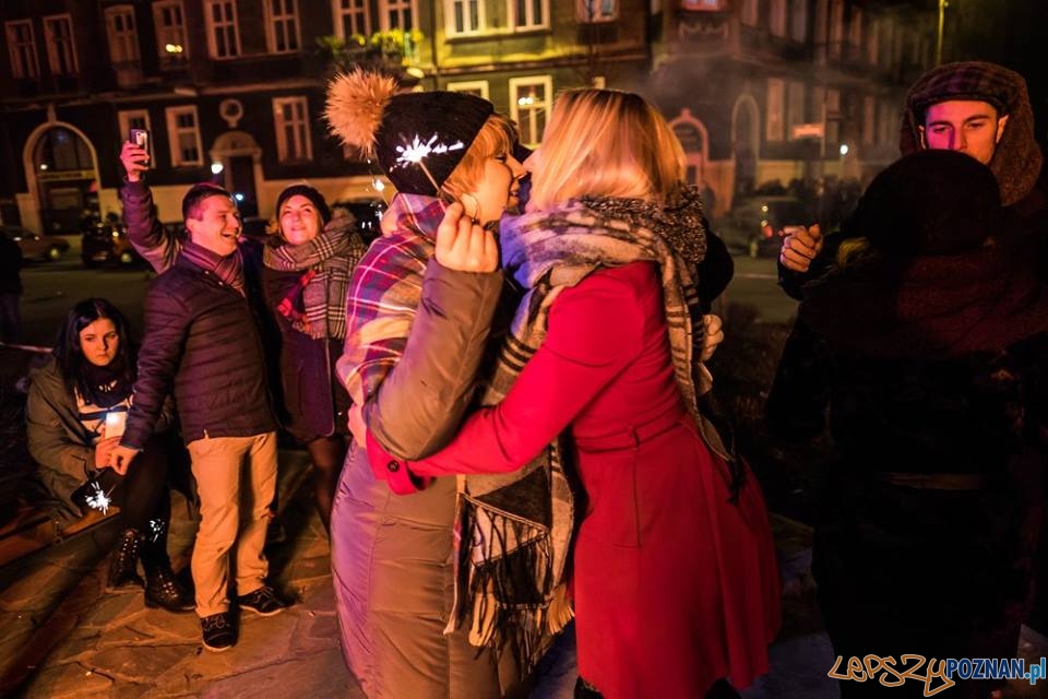 Sylwester na łazarskim skwerze przy ul. Małeckego 2015/2016  Foto: Mariusz Forecki / Strefa Kultury Łazarz