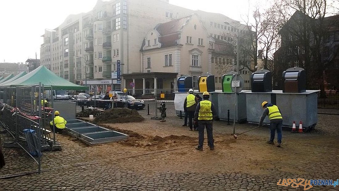 Nowe podziemne śmietniki montowane na Rynku Wildeckim  Foto: RO Wilda