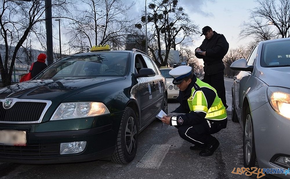 Taxi - kontrola policji  Foto: KMP