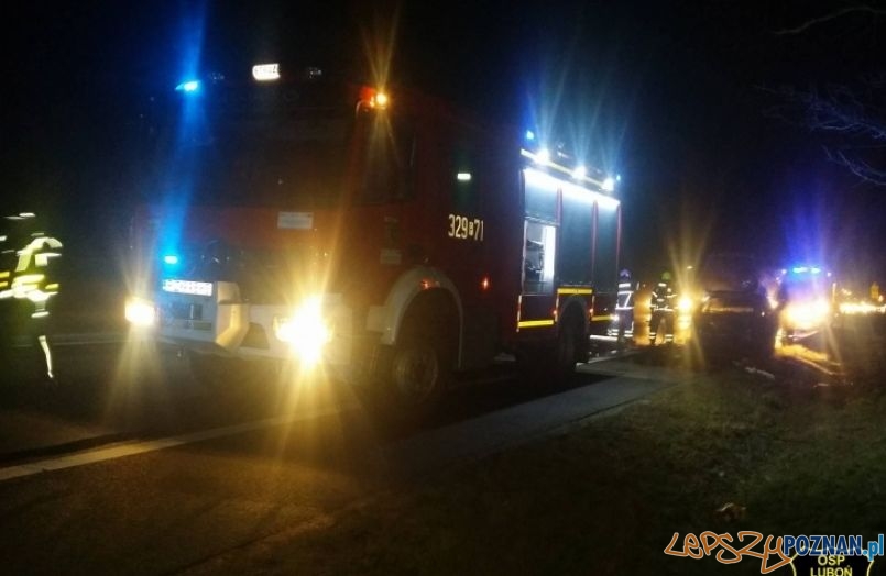 Pożar samochodu pod Szreniawą  Foto: OSP w Luboniu  / osplubon.pl