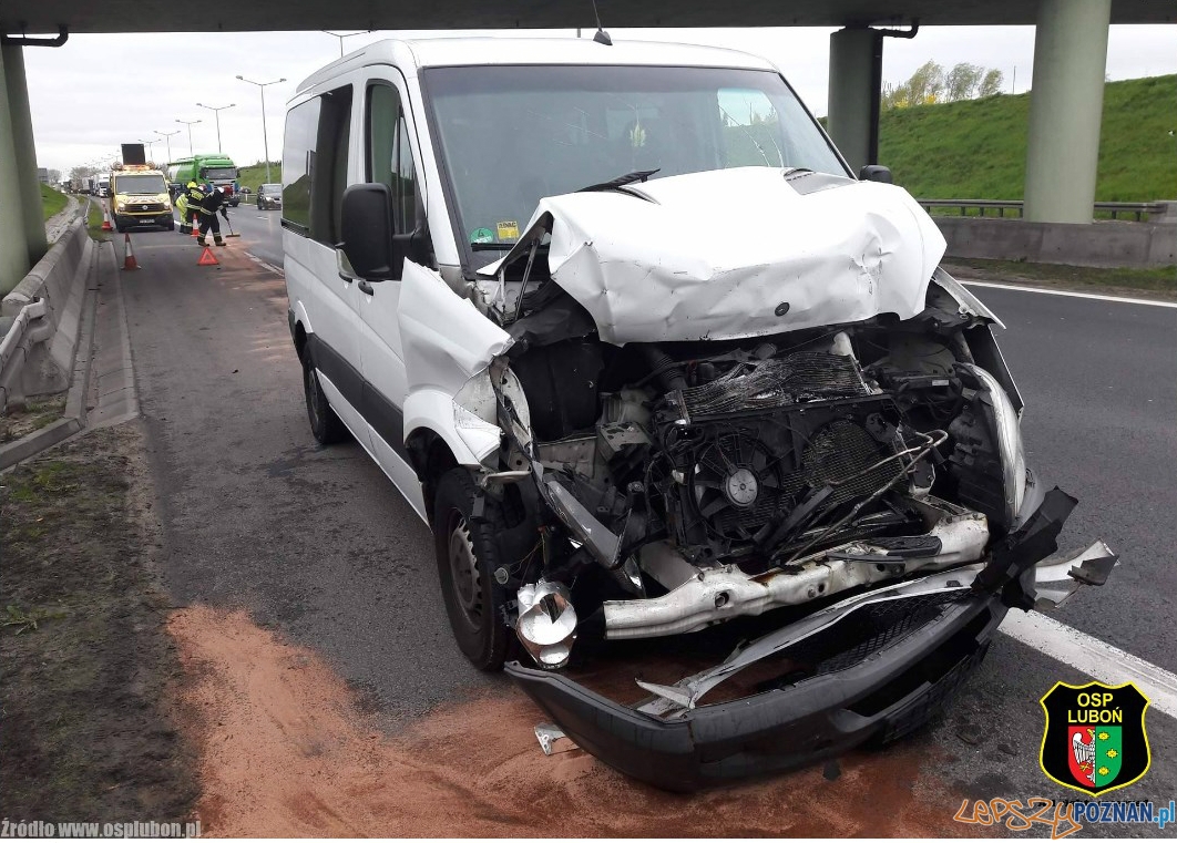 Wypadek na A2 i wzorowy korytarz ratunkowy  Foto: OSP Luboń