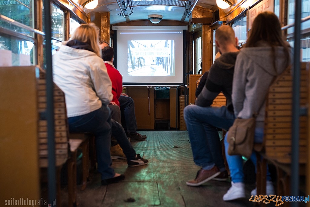 Projekt Wilda - pokaz zdjęc w starym tramwaju  Foto: Bartosz Seifert 