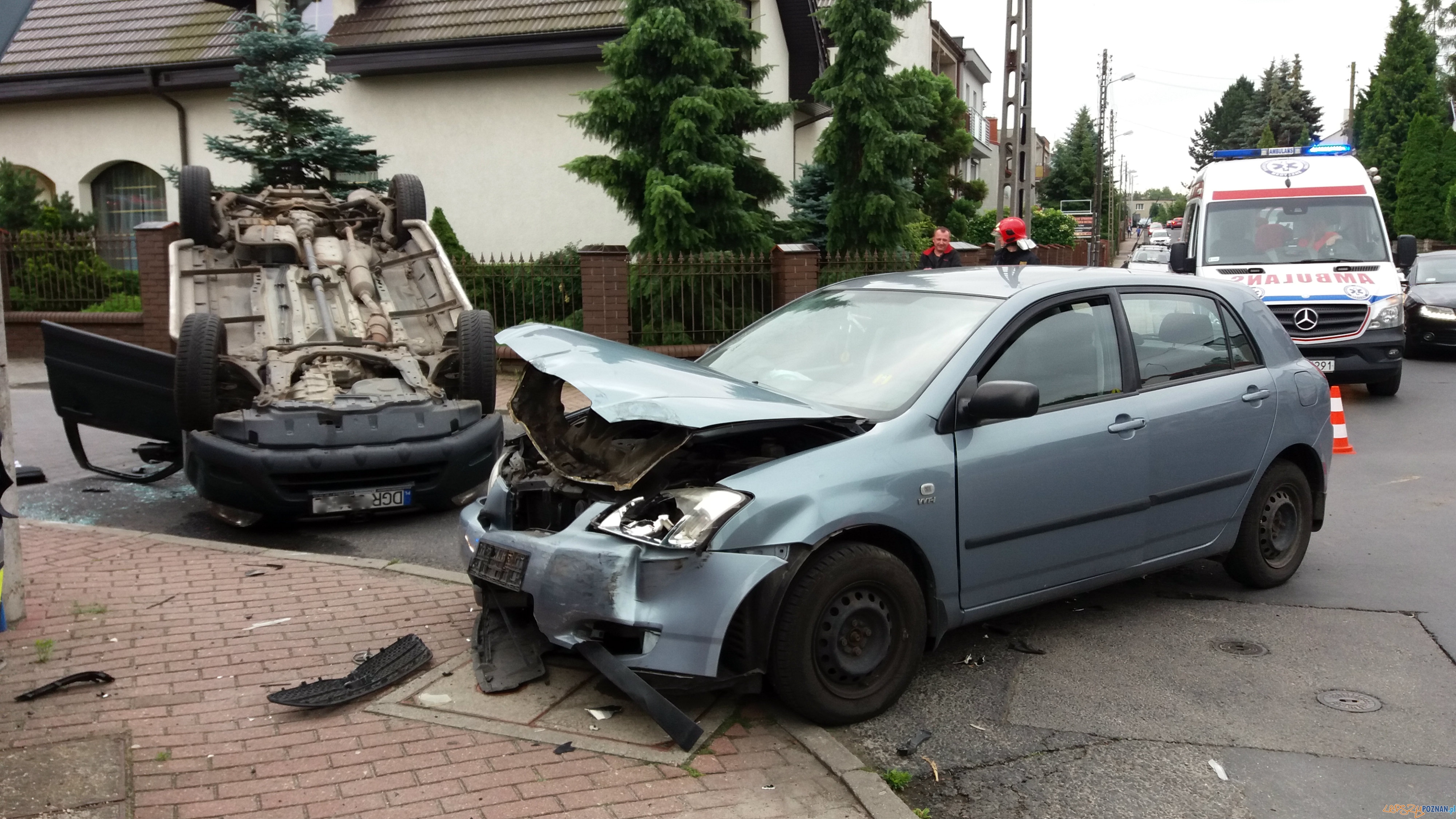 Poważny wypadek na osiedlowej uliczce!  Foto: lepszyPOZNAN / gsm