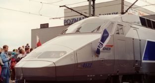 TGV na stacji Poznań Głowny - 18.06.1995  Foto: Przemysław Górski / pozahoryzontem / fotopolska.eu