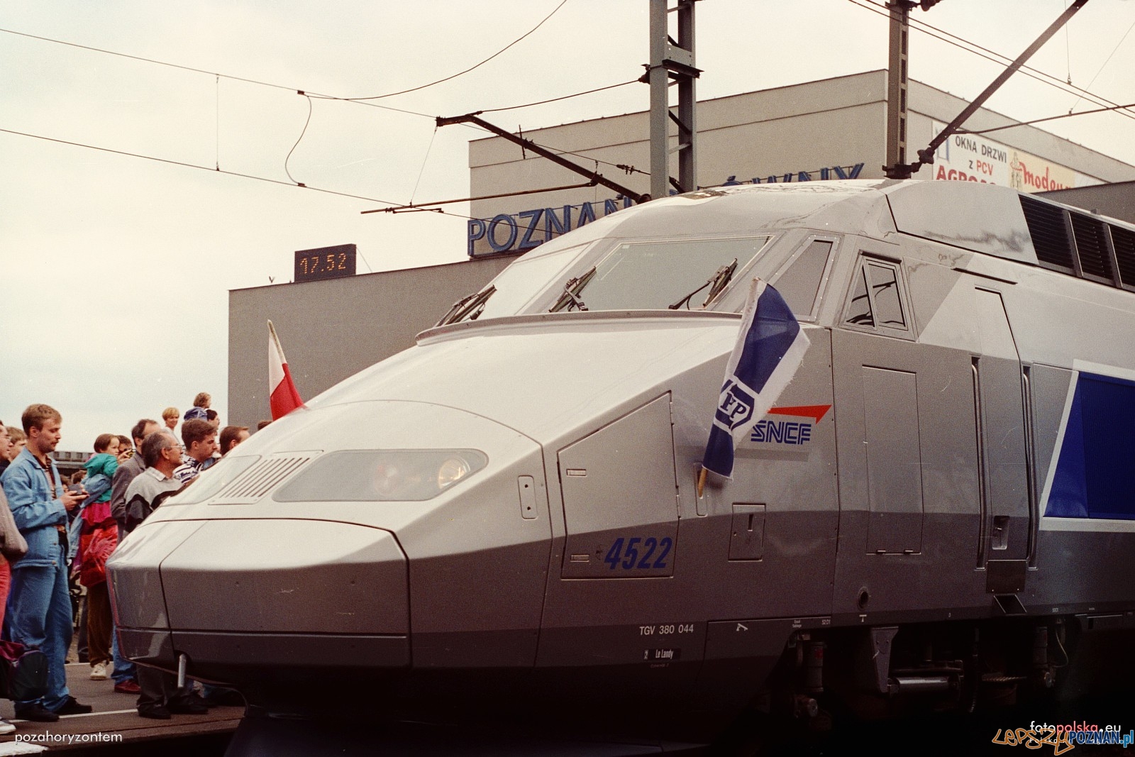 TGV na stacji Poznań Głowny - 18.06.1995  Foto: Przemysław Górski / pozahoryzontem / fotopolska.eu