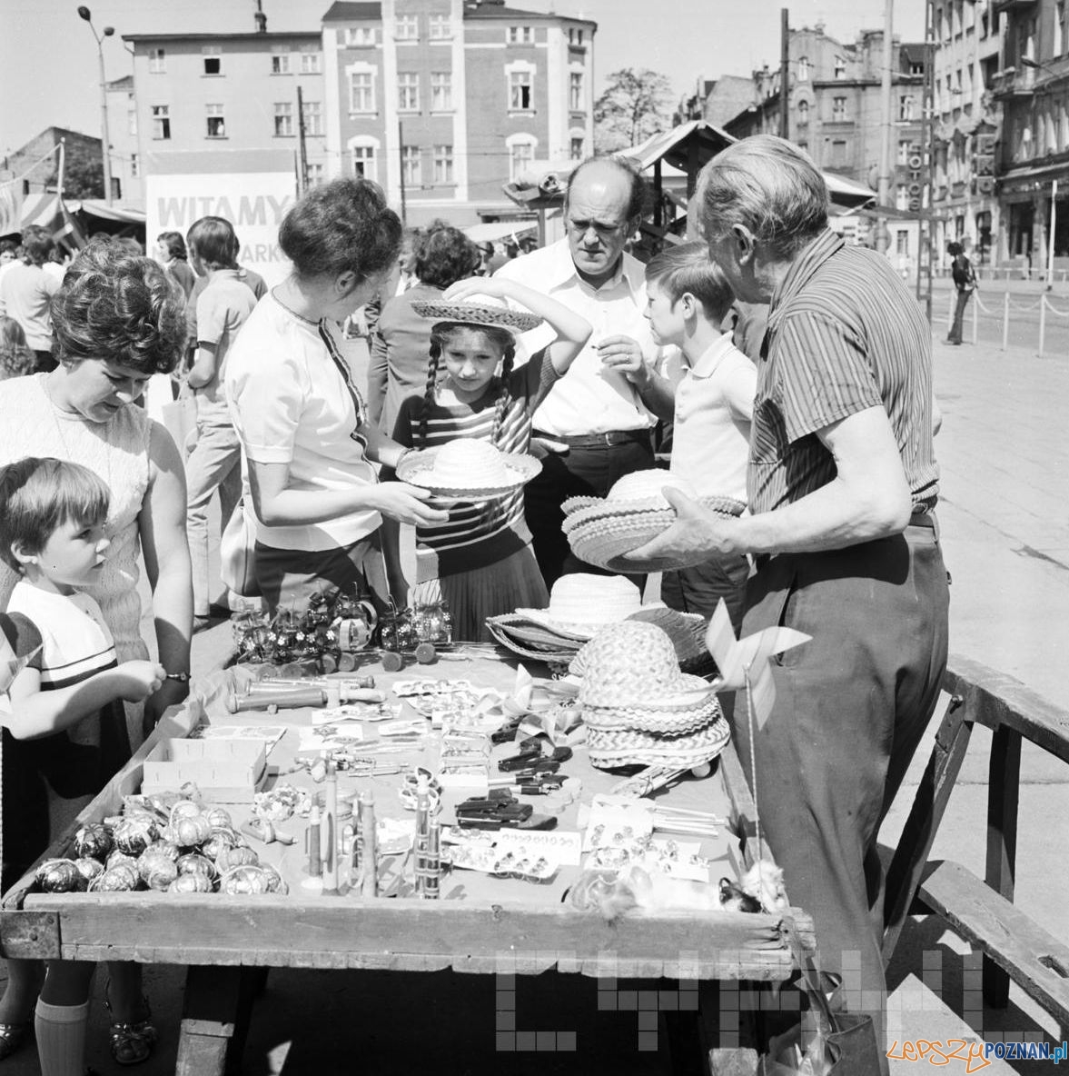 Rynek Jeżycki - kiermasz 30.06.1974  Foto: Stanisław Wiktor /Cyryl