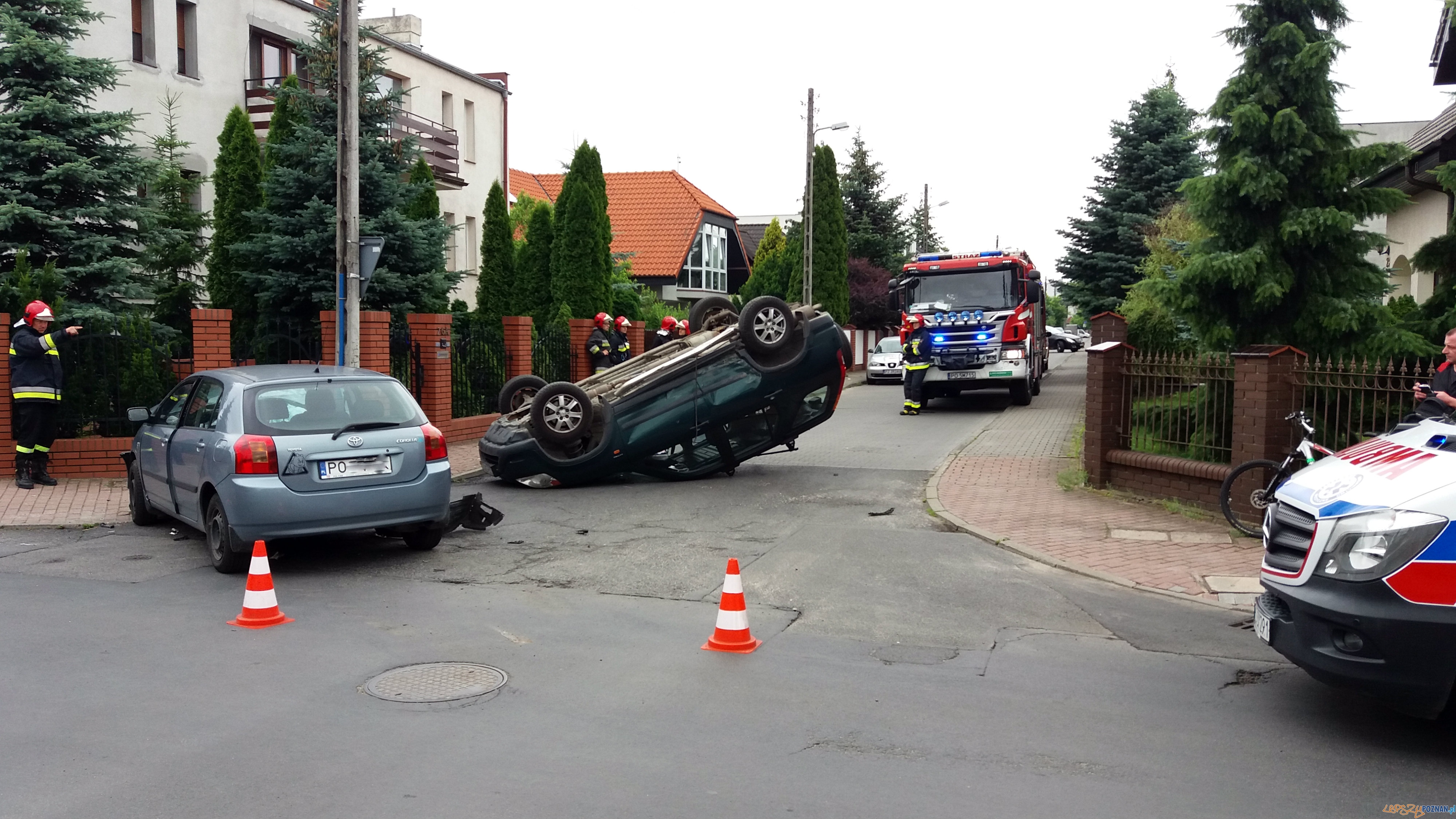 Poważny wypadek na osiedlowej uliczce!  Foto: lepszyPOZNAN / gsm