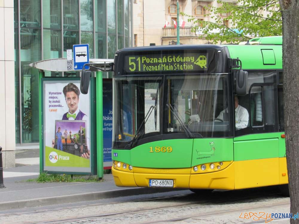 Autobus-linii-nr-51 - przystanek Uniwersytet Ekonomiczny  Foto: materiały informacyjne ZTM