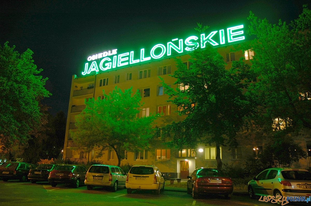 Osiedle Jagiellońskie - neon  Foto: wikipedia