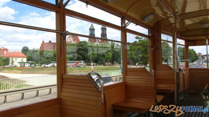 Ostrow Tumski widziany z historycznego tramwaju Foto: B. Brzycki / ZTM
