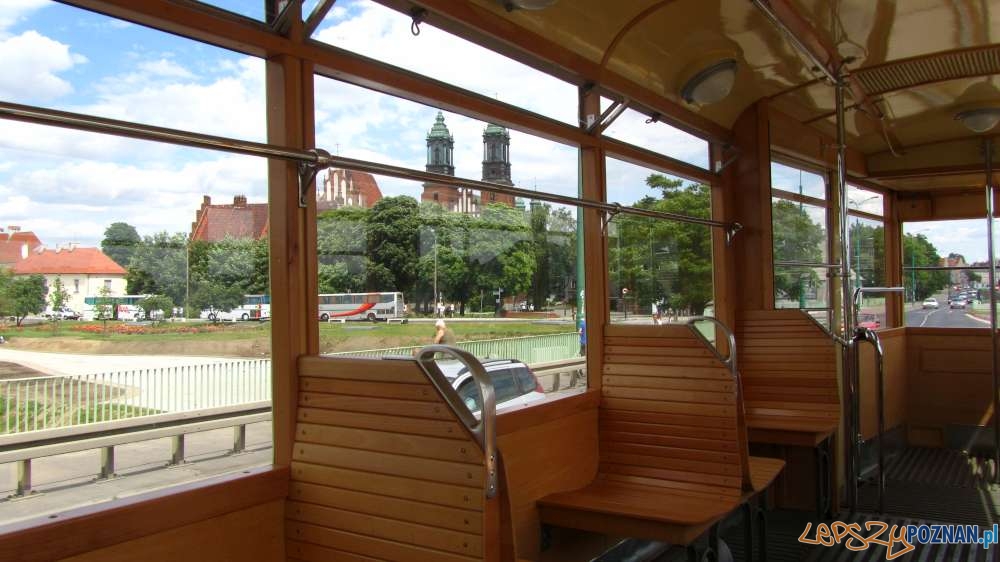 Ostrow Tumski widziany z historycznego tramwaju  Foto: B. Brzycki / ZTM