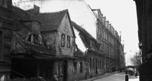 Ulica Za Bramką - rok 1947  Foto: Bogdan Celichowski / fortepan.hu / fotopolska.eu / CC