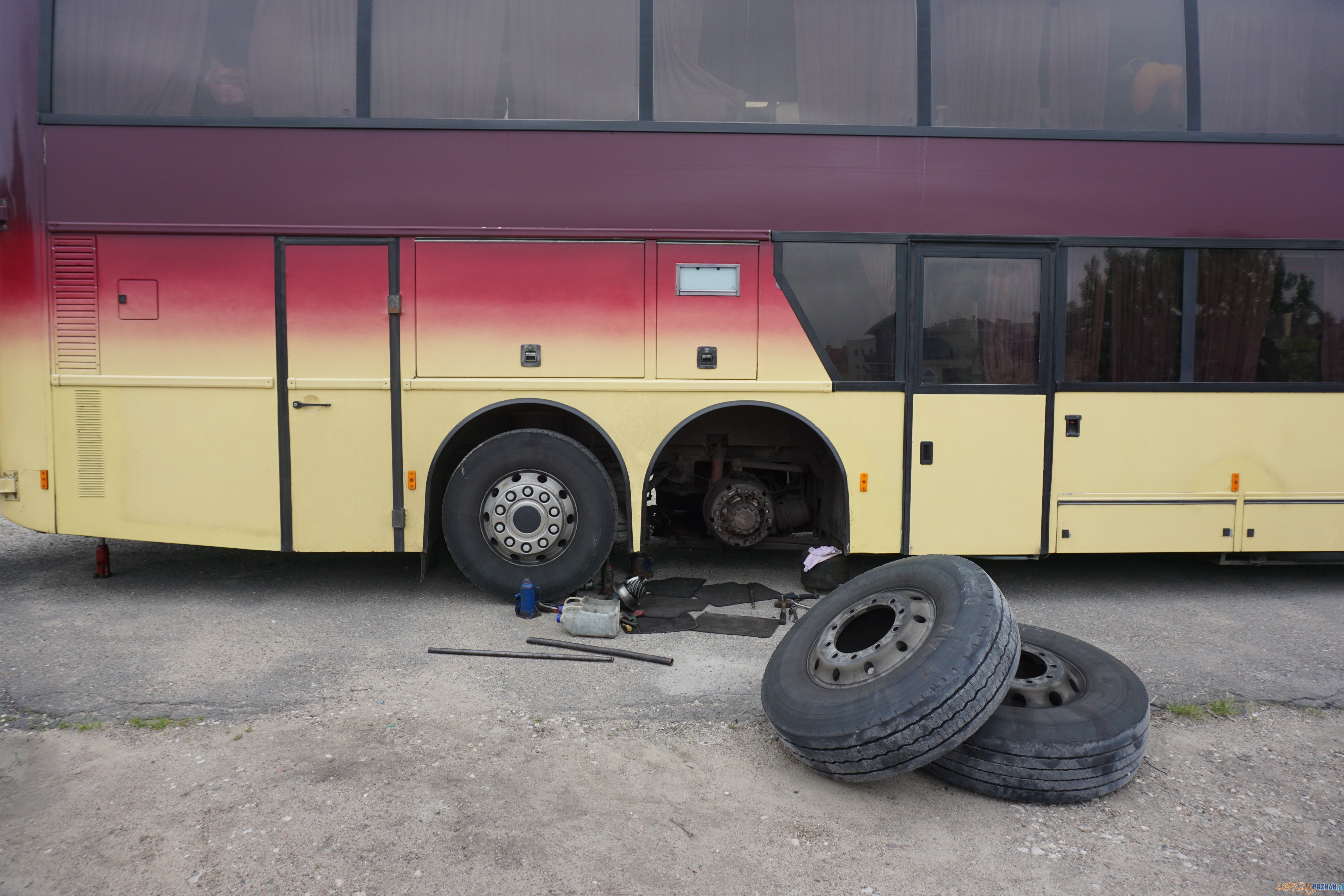 Dzieci z Białorusi po awarii autokaru przyjęto na Chwiałce  Foto: POSiR