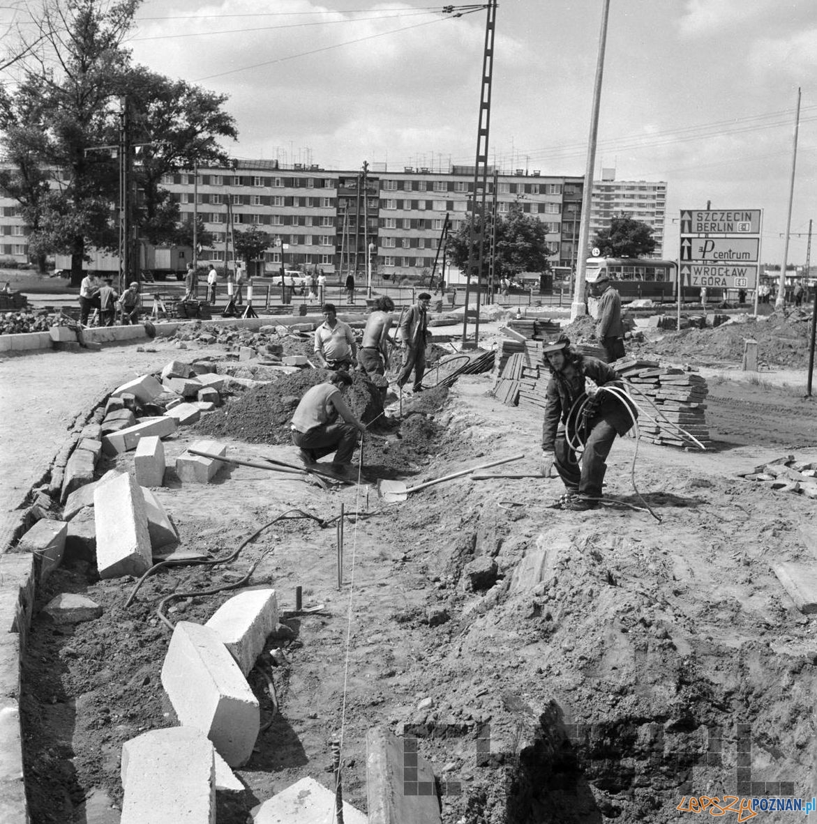 Modernizacja Ronda Rataje 7.08.1974  Foto: Stanisław Wiktor / Cyryl