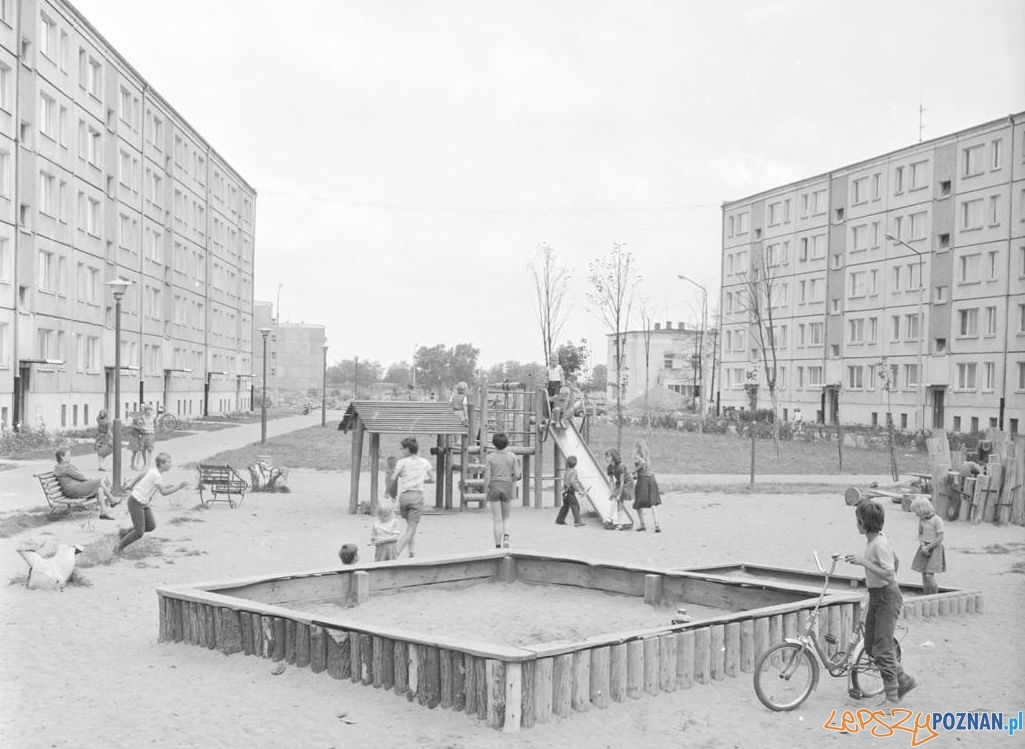 Winogrady - plac zabaw 20.08.1979  Foto: Stanisław Wiktor / Cyryl