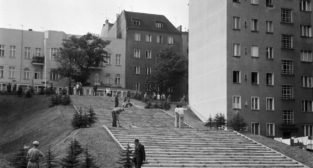 Dolna - Górna Wilda porządki przed Centralnymi Dożynkami 29.08.1974 Foto: Stanisław Wiktor / Cyryl Dolna - Górna Wilda porządki przed Centralnymi Dożynkami 29.08.1974 Foto: Stanisław Wiktor / Cyryl