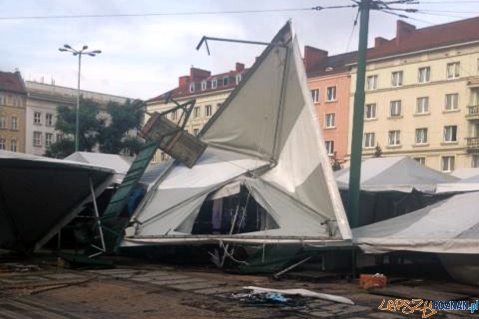 Zniszczone stragany na placu Wielkopolskim  Foto: Zbyszek Reiss