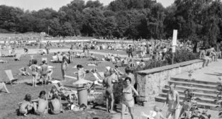 Park Kasprowicza - pływalnia 10.08.1975  Foto: Stanisław Wiktor / Cyryl