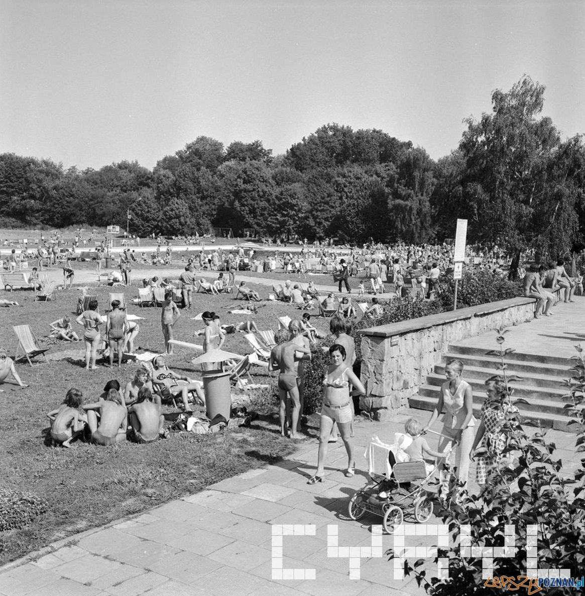 Park Kasprowicza - pływalnia 10.08.1975  Foto: Stanisław Wiktor / Cyryl