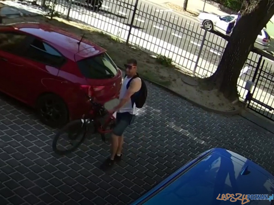 Kradzież roweru na ul. Matejki  Foto: monitoring
