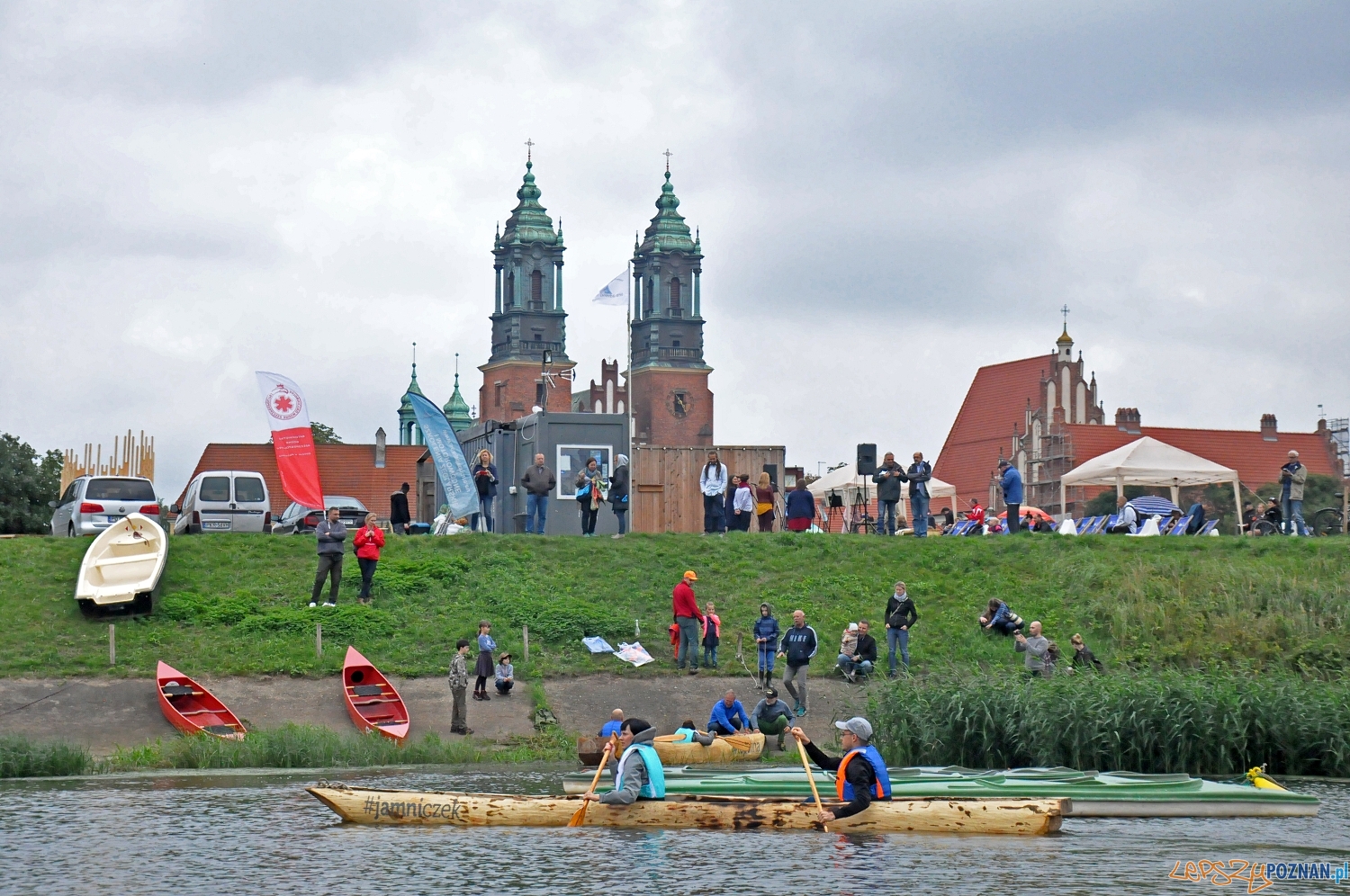 Wodowanie dłubanek na Przytsani Poznań  Foto: Przystań Poznań