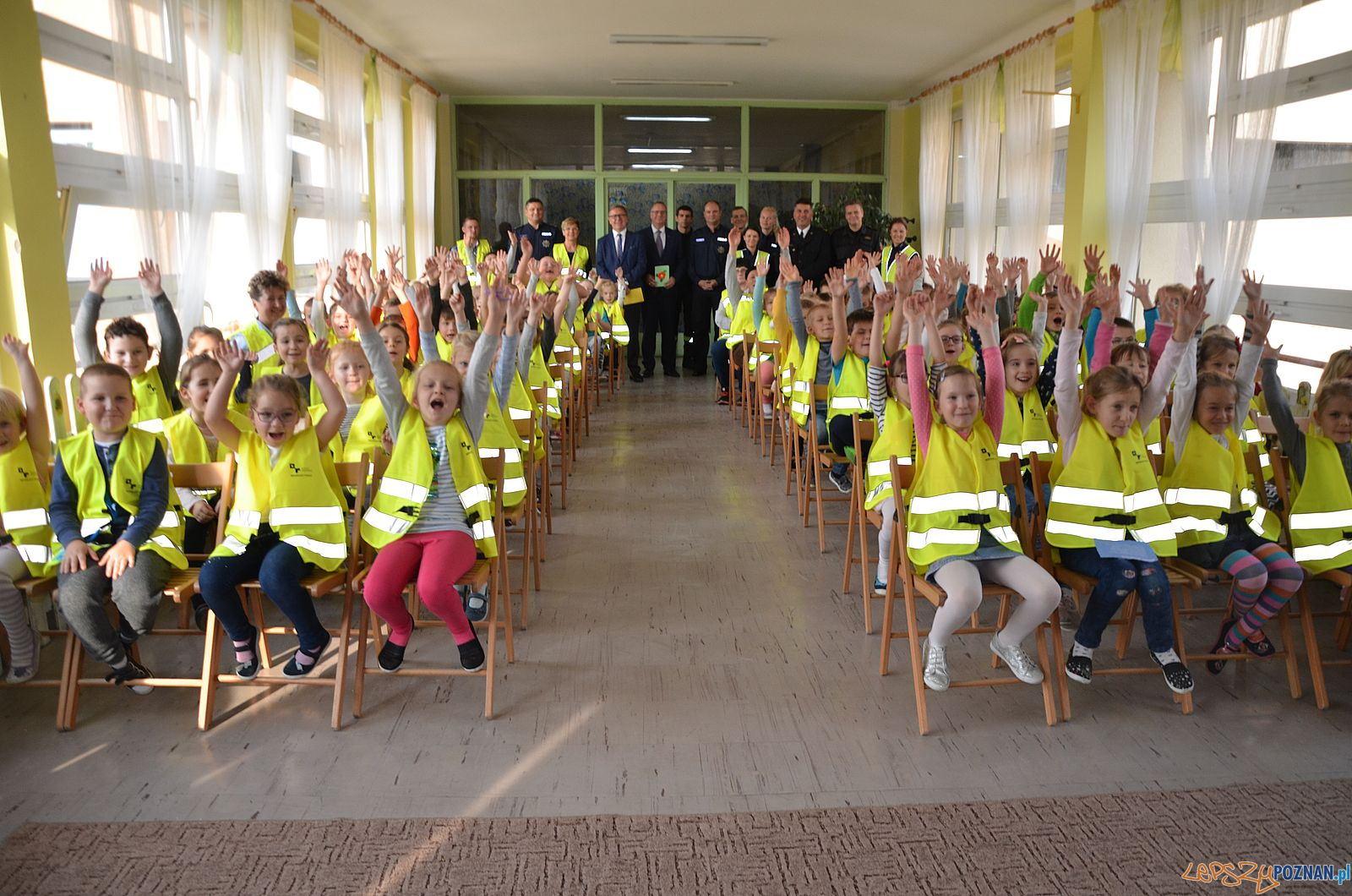 Odblaskowe kamizelki dla uczniów z Powiatu Poznanskiego (1)  Foto: materiały prasowe