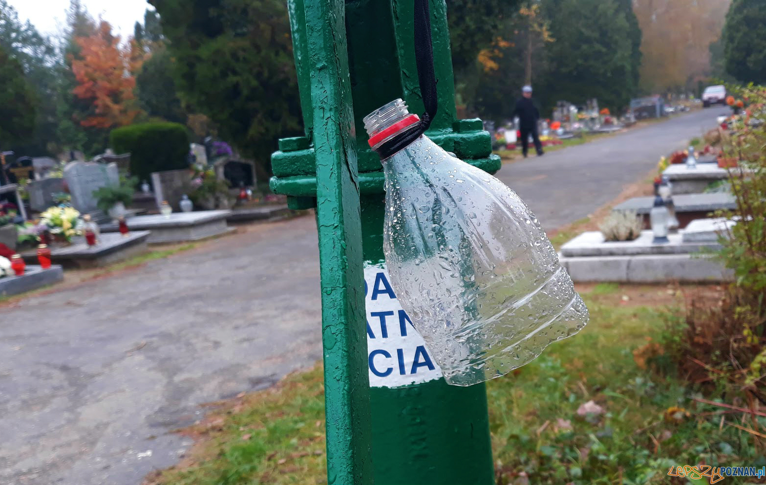 Studnia na cmentarzu na Junikowie  Foto: lepszyPOZNAN / gsm