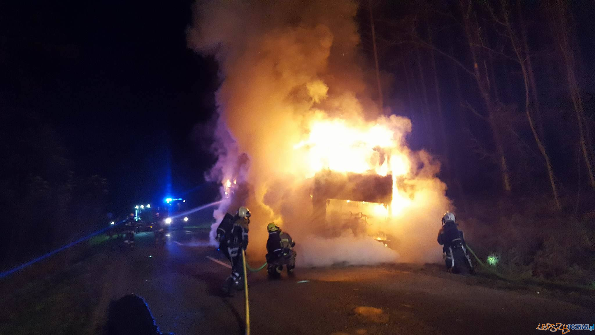 Szybka migawka - Spłonął autokar  Foto: Heavy Rescue SGRT OSP Mosina