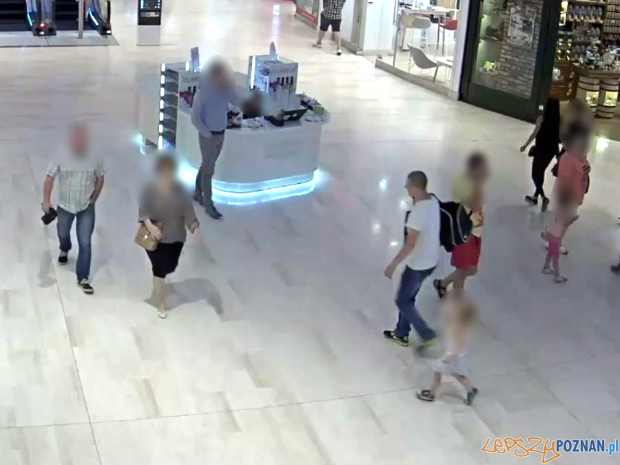 Rasistowski atak w galerii handlowej  Foto: monitoring