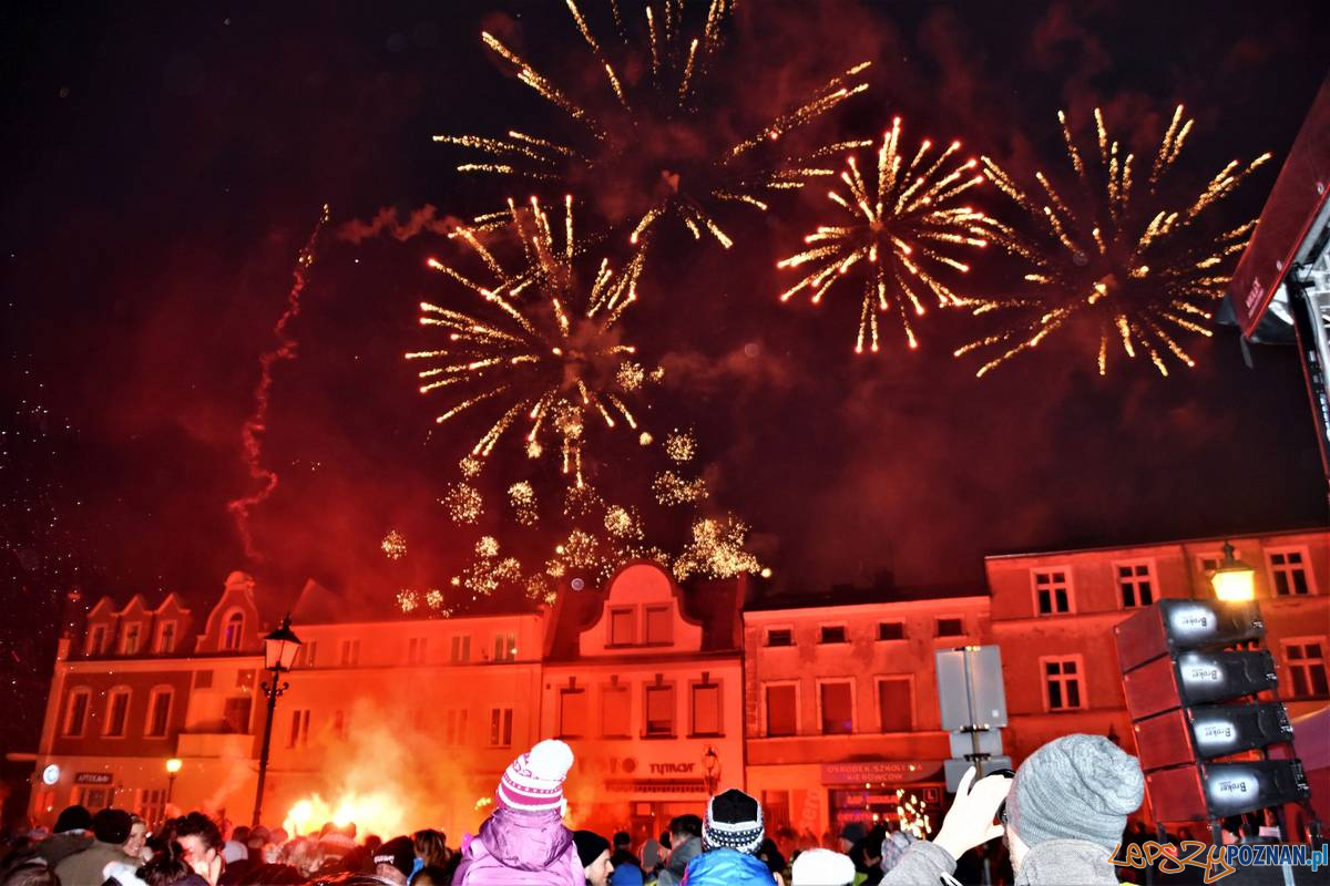 Huczne powitanie 2018 roku na swarzędzkim rynku  Foto: UMiG Swarzędz