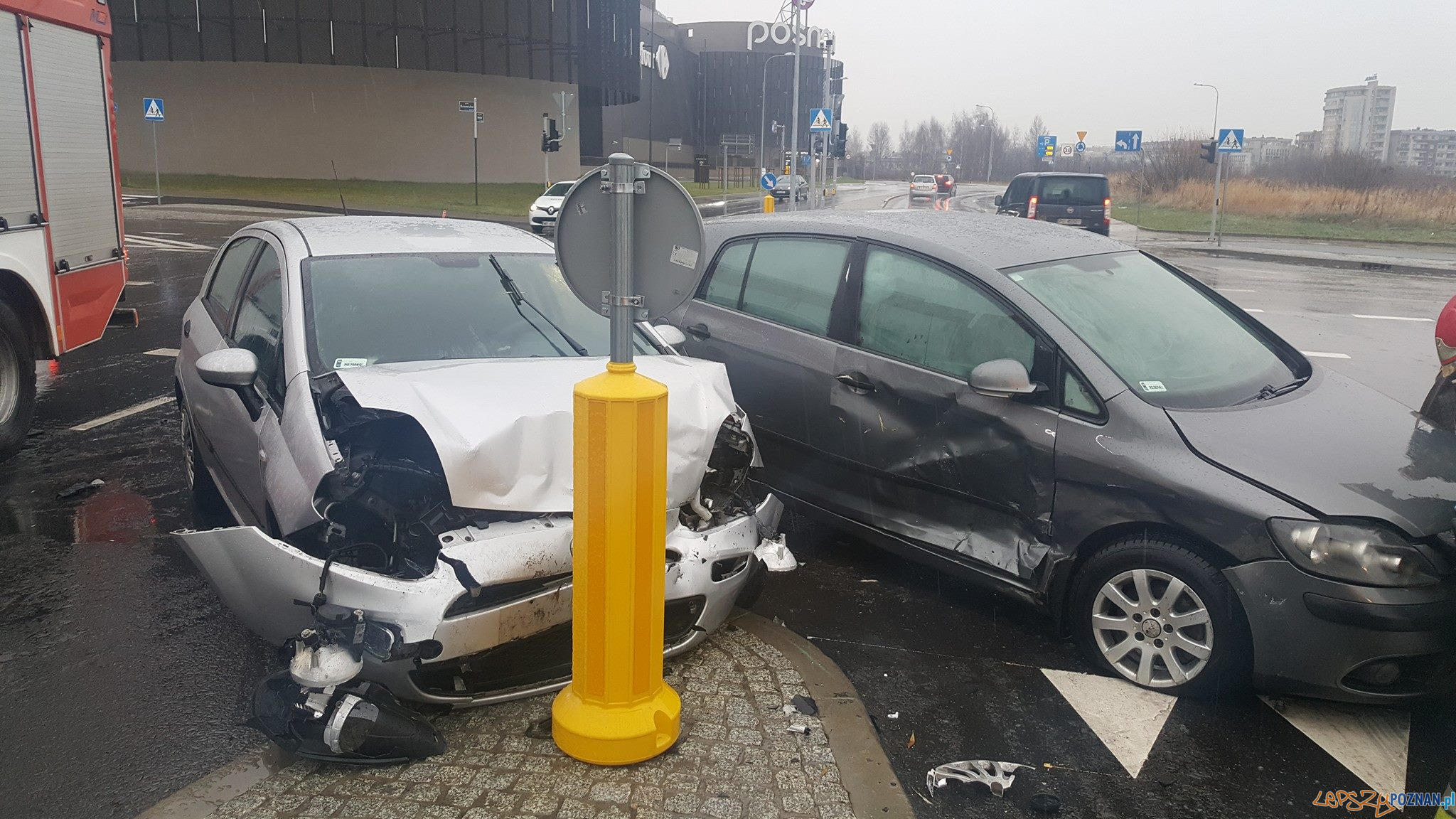 Wypadek na ul. Anny Jantar  Foto:  Pomoc Drogowa Car Center Poznań. 667-000-042