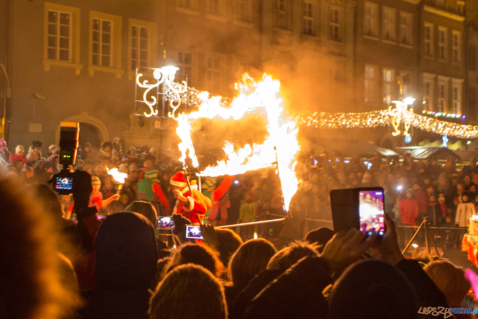 Betlejem Poznańskie: Mikołajkowy pokaz ogniowy - Poznań 03.12  Foto: LepszyPOZNAN.pl / Paweł Rychter