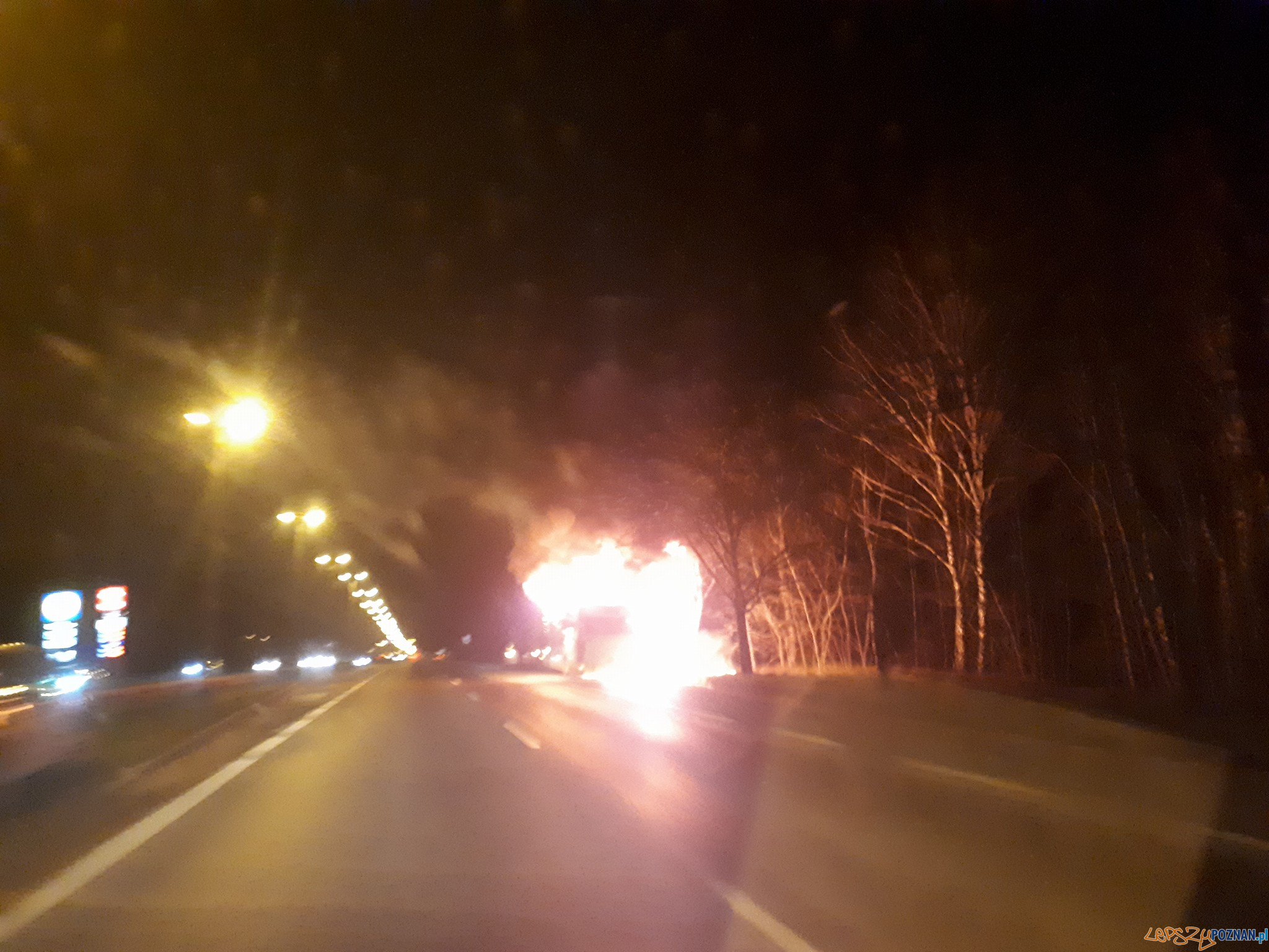 Pożar autobusu na ul. Warszawskiej  Foto: facebook Poznań Antoninek / Asia