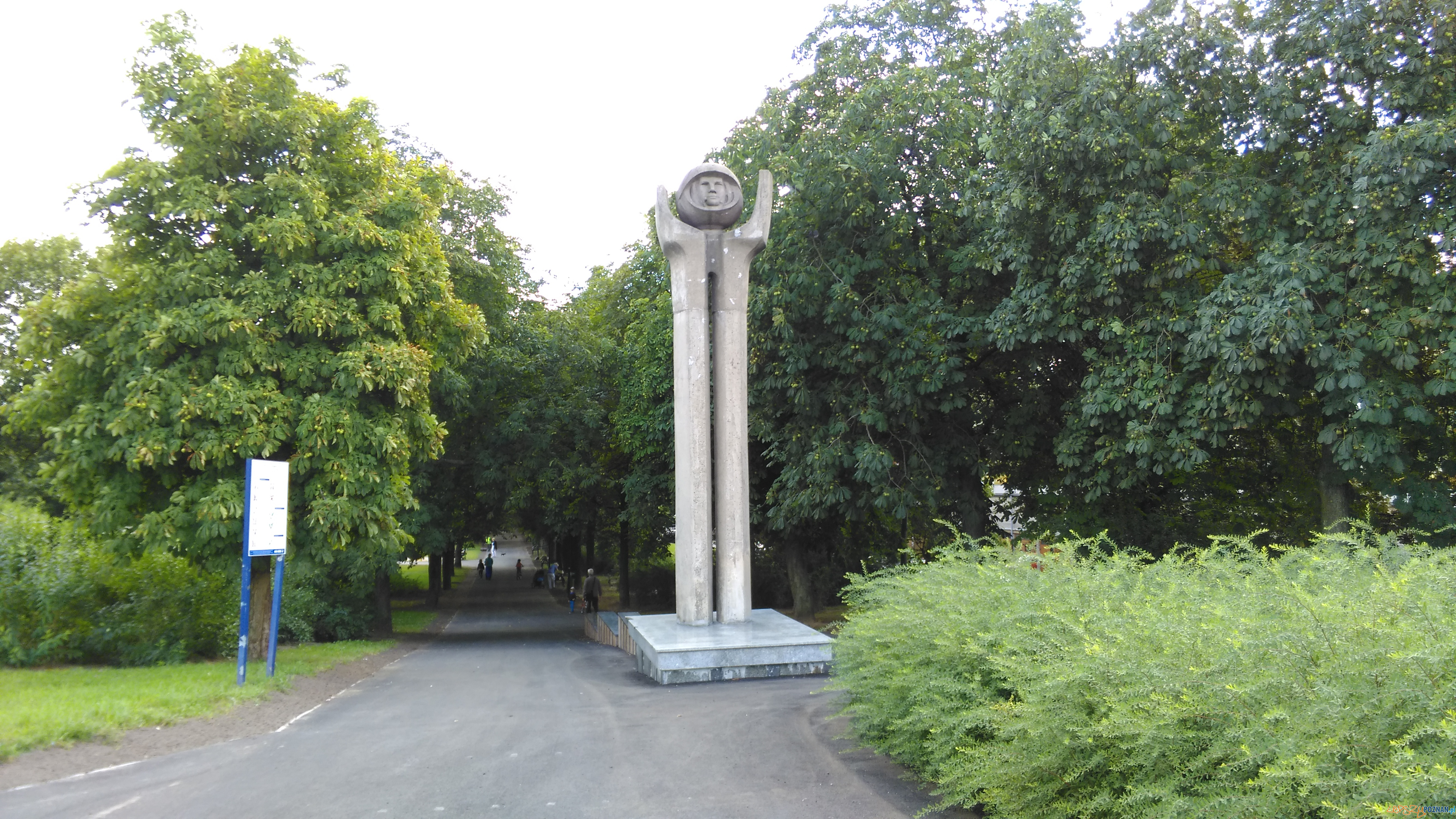 Park i pomnik Gagarina na Winogradach  Foto: T. Dworek 