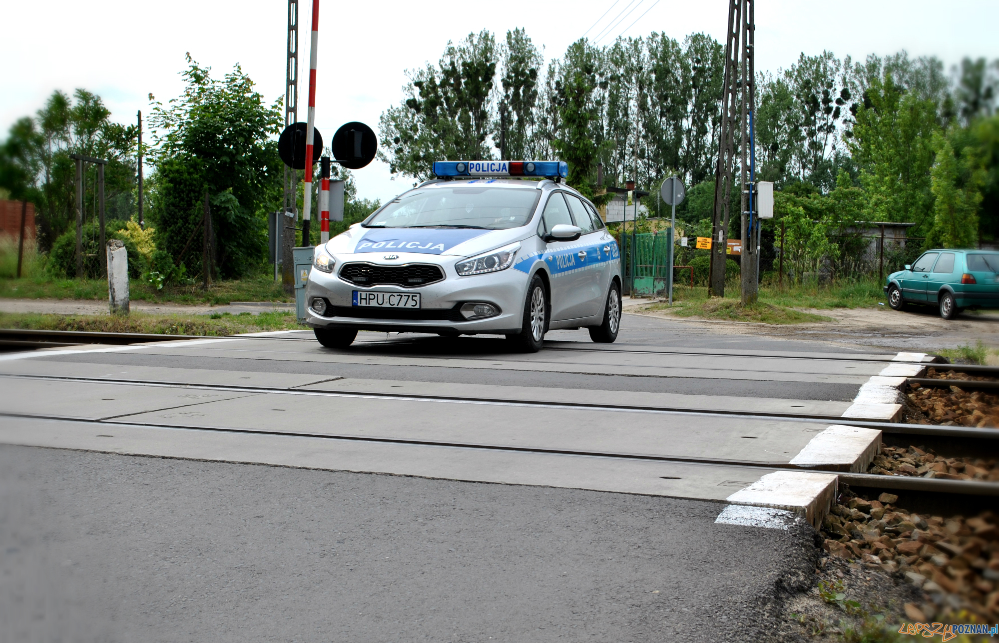 Szlaban na ryzyko - kontrole przy przejazdach kolejowych  Foto: KWP