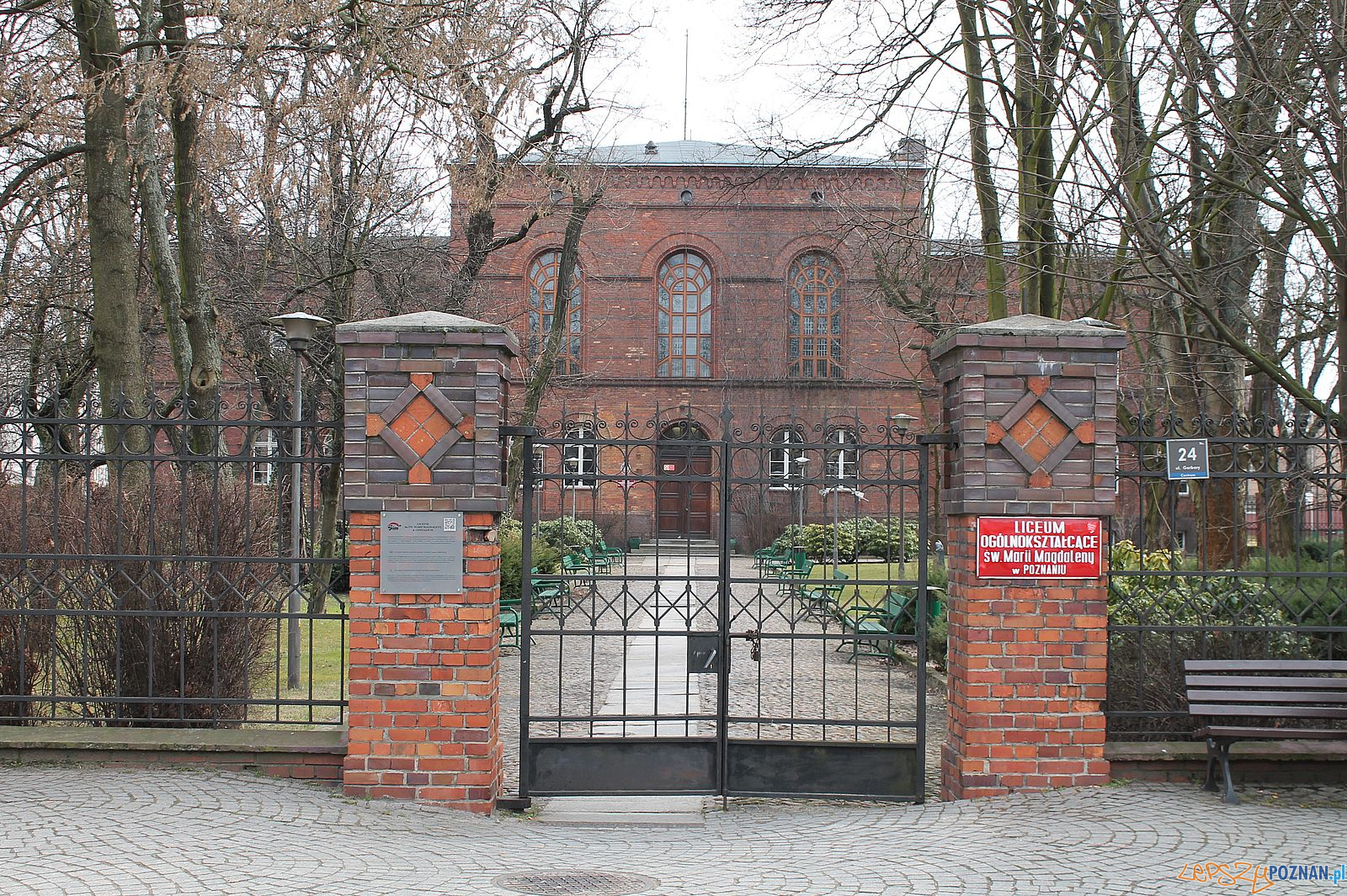 Plac Bernardynski Liceum Marii Magdaleny - marzec 2018  Foto: Tomasz Dworek