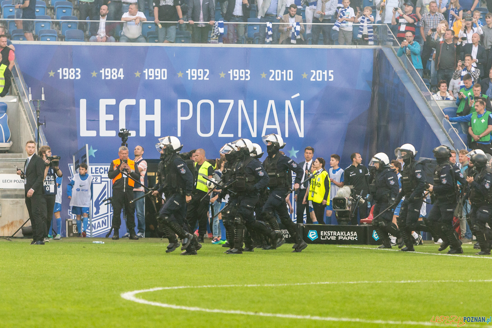 Lech Poznań - Legia Warszawa (zamieszki na stadionie)  Foto: lepszyPOZNAN.pl/Piotr Rychter