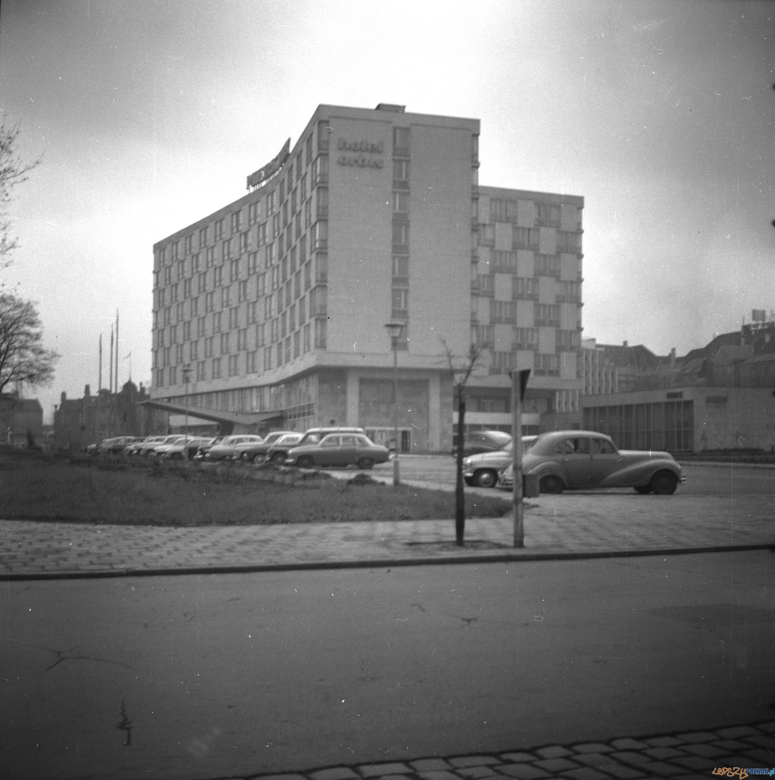 Hotel Merkury w 1964 r  Foto: wikipedia