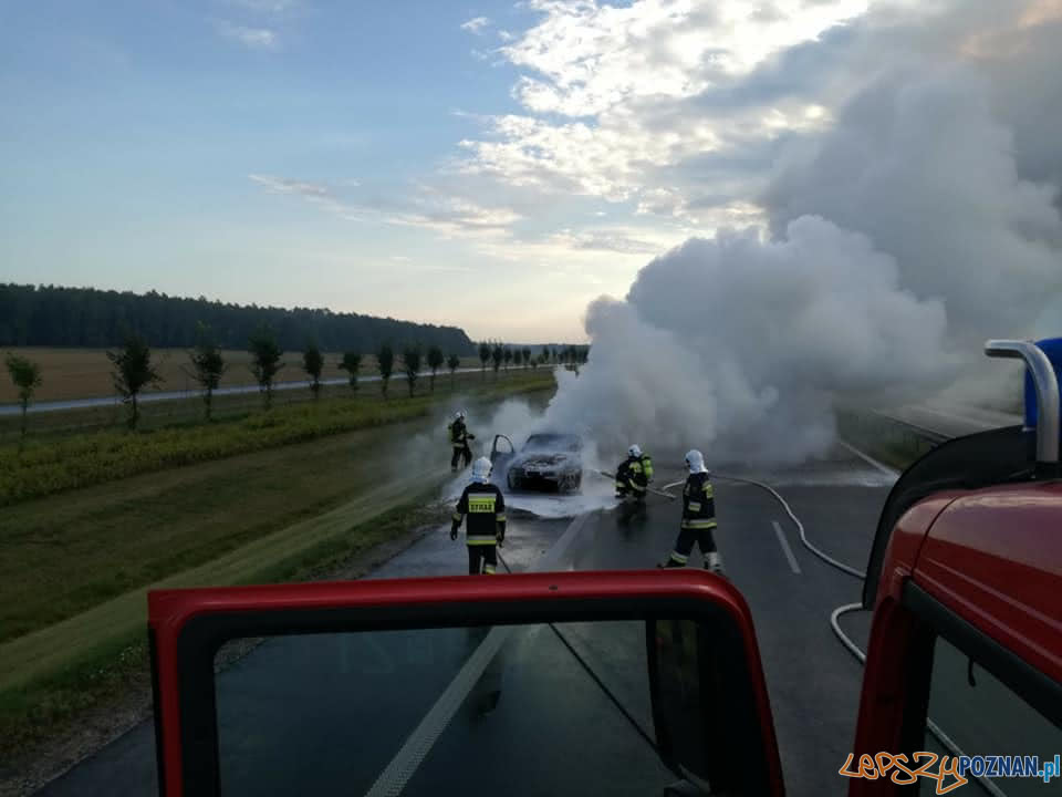 Pożar samochodu na trasie S-5  Foto: OSP Kostrzyn