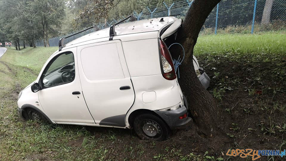 Wypadek na ul. Głuszyna  Foto:  Pomoc Drogowa Car Center Poznań