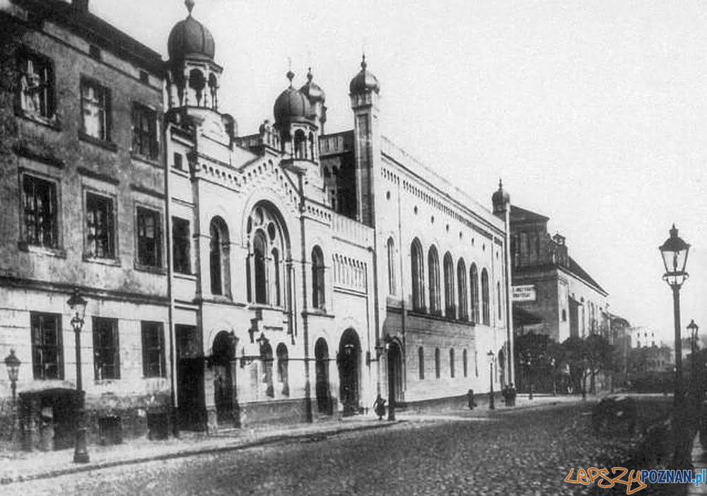 Synagoga Stowarzyszenia Dobroczynności przy Dominikańskiej 7 (bliżej) oraz Synagoga Temple  Foto: 