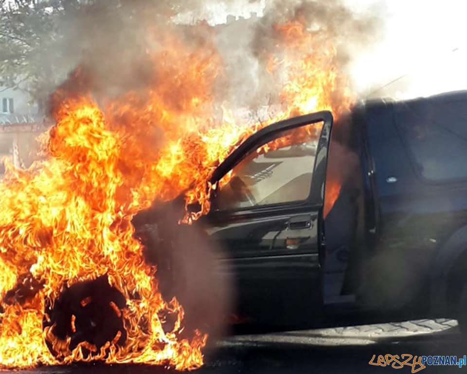 Płonący samochód na ul. Hetmańskiej  Foto: Zbyszek