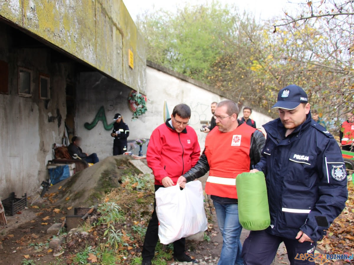 Z pomocą dla bezdomnych  Foto: KWP w Poznaniu