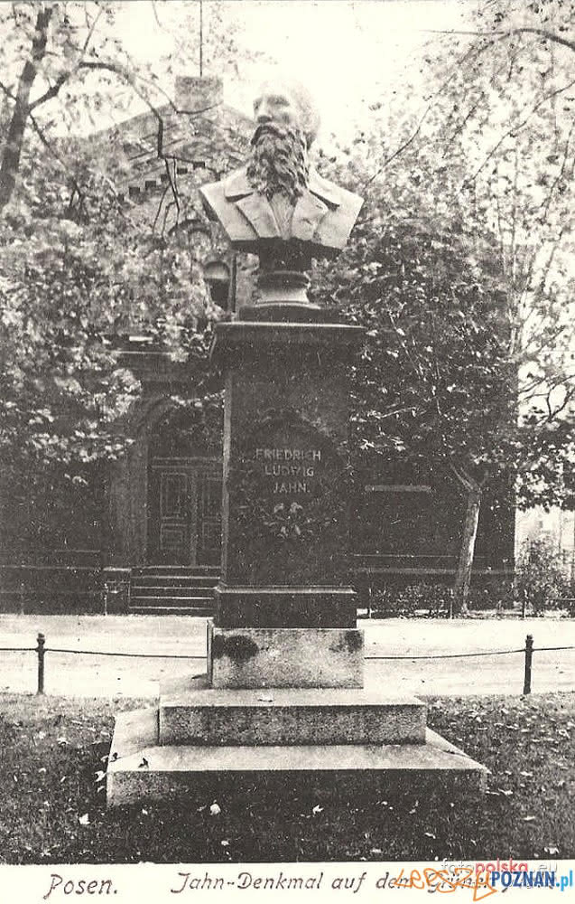 Pomnik Friedricha Ludwiga Jahna - Zielone Ogródki  Foto: fotopolska