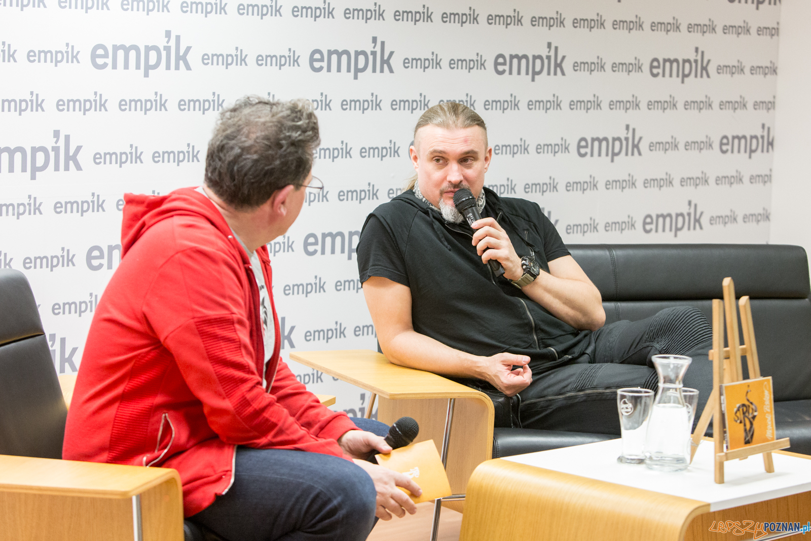 Maciej Balcar na spotkaniu z fanami w saloniku Empiku - Poznań  Foto: Paweł Rychter