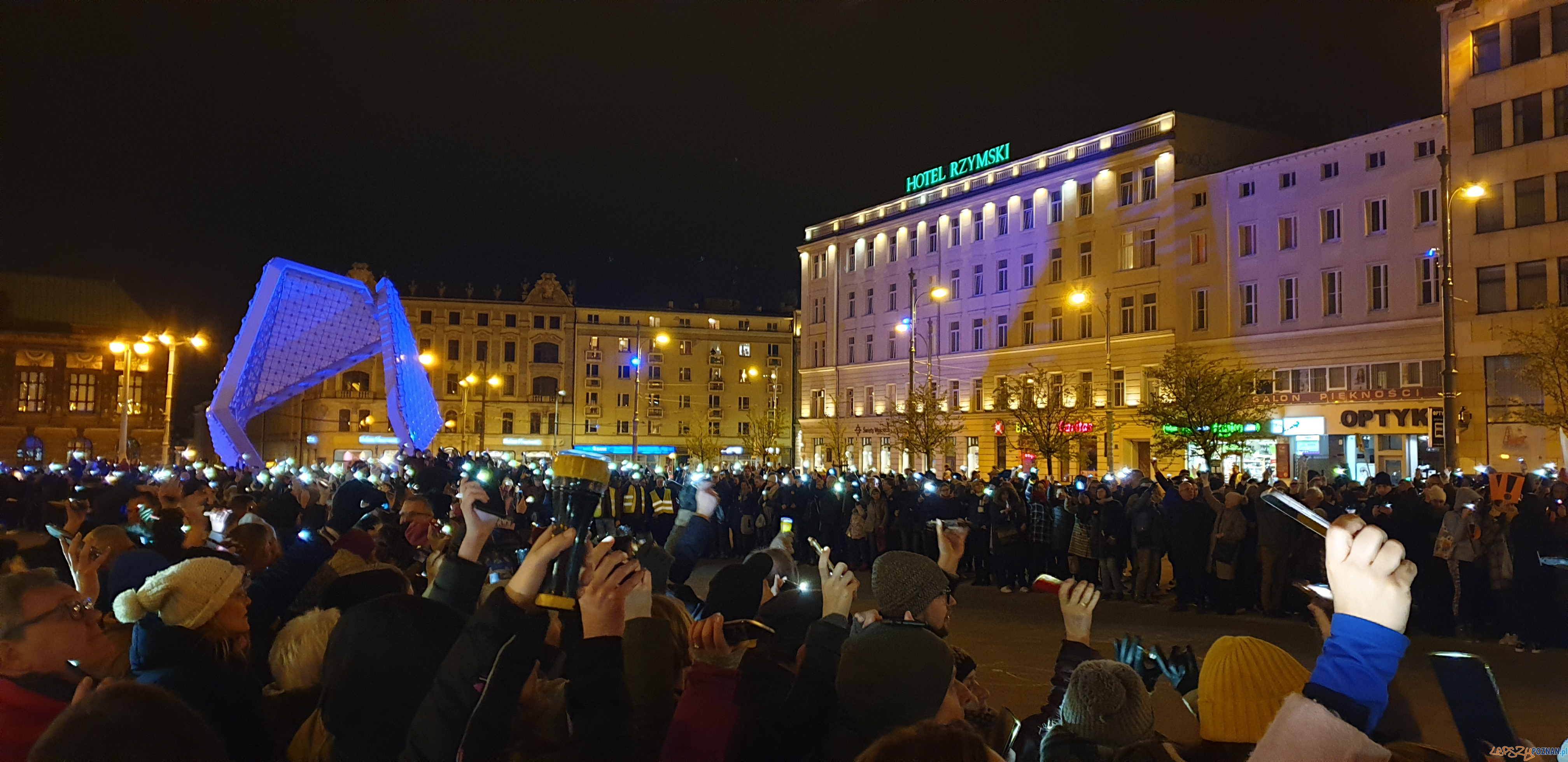 Łańcuch Światła z Wykrzyknikiem  Foto: lepszyPOZNAN / tab