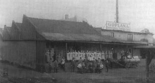 Fabryka Czekolady Goplana przy ulicy Warszawskiej (najstarsza zachowana fotografia z ok. 1914 r.)  Foto: KMP