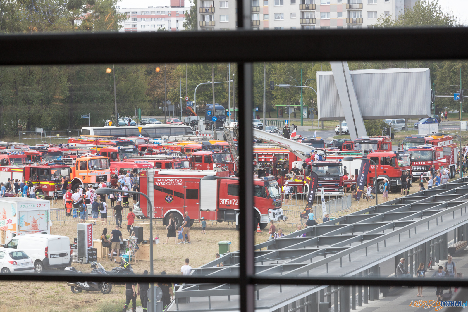 II Ogólnopolski Zlot Czerwonych Samochodów w Poznaniu  Foto: lepszyPOZNAN.pl/Piotr Rychter