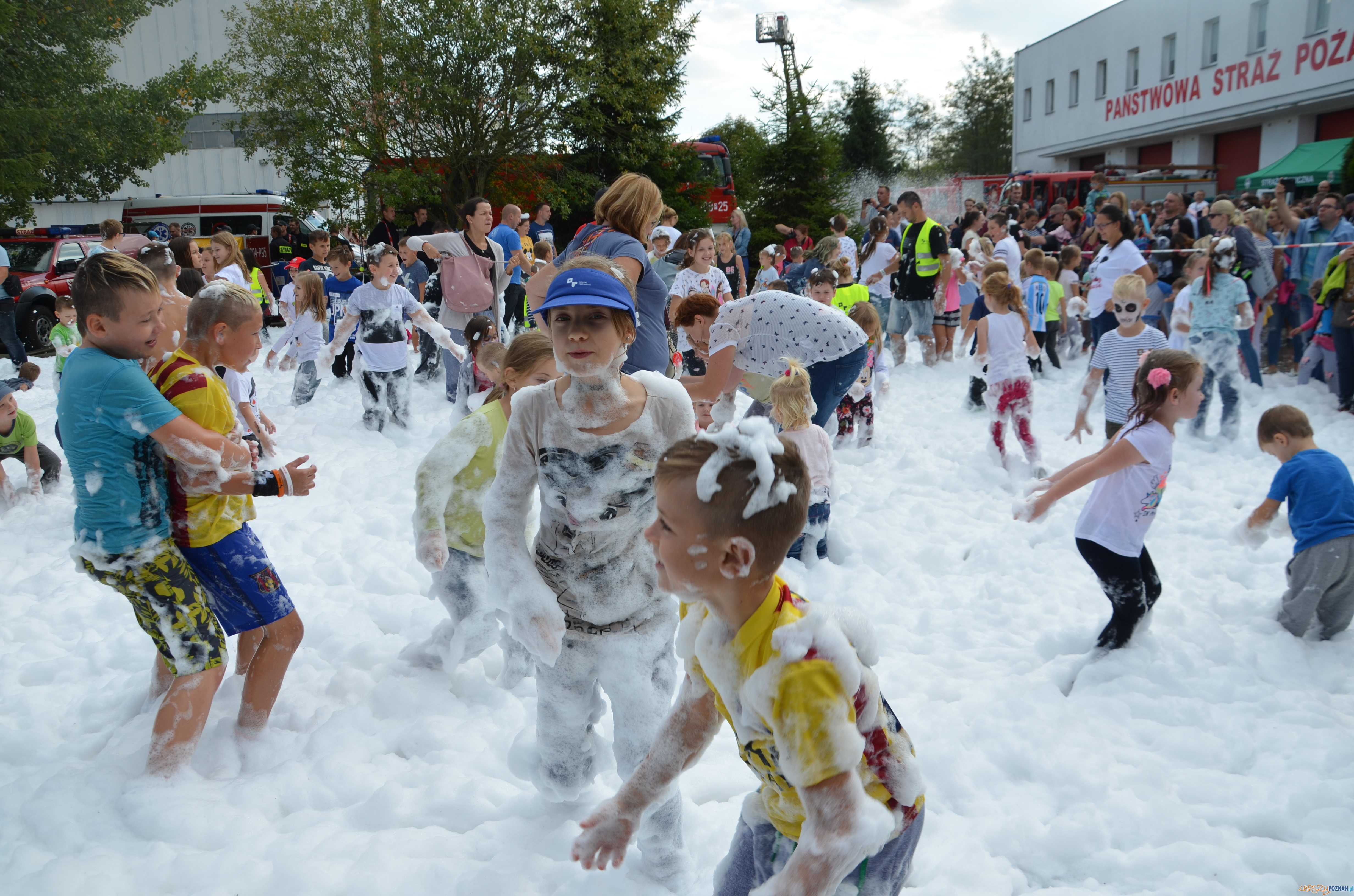 Bezpieczni w powiecie poznańskim - kąpiel w pianie  Foto: materiały prasowe