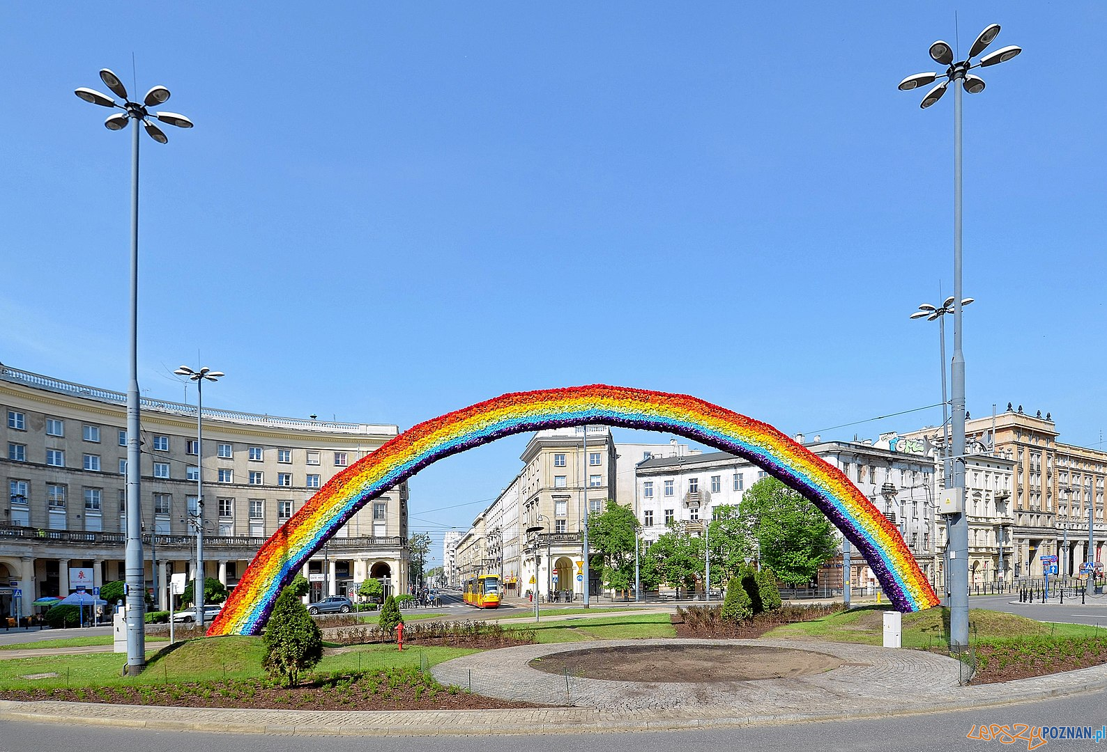 Tęcza - Plac Zbawiciela  Foto: Adrian Grycuk, lic. CC BY-SA 3.0 pl